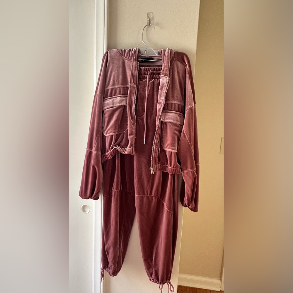 Very J Rose Sweat Suit